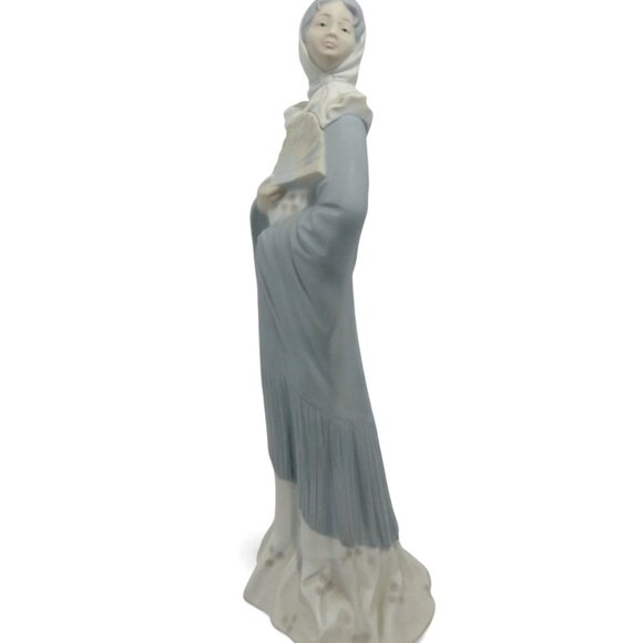 NAO By Lladro Woman with Fan Porcelain Figurine from Spain Vintage 12" Tall - Picture 4 of 10